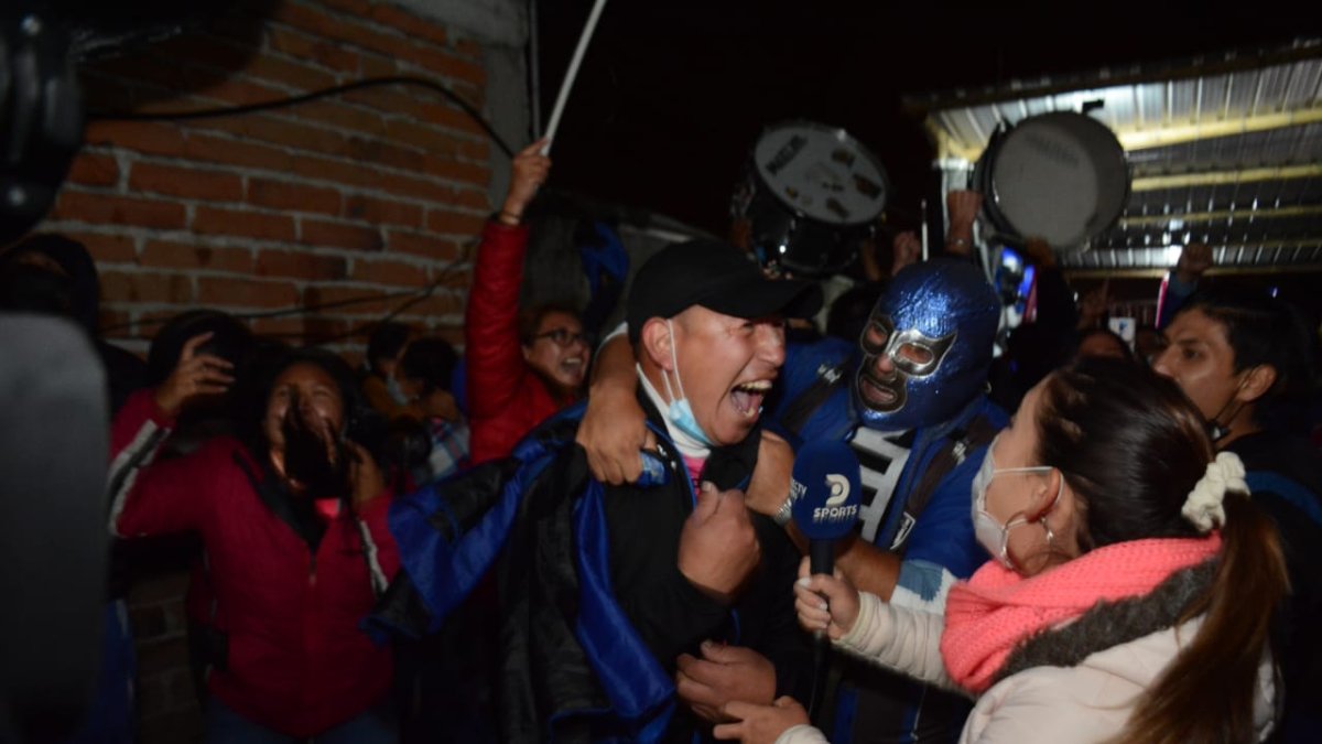 Hinchada Independiente del Valle en Selva Alegre.