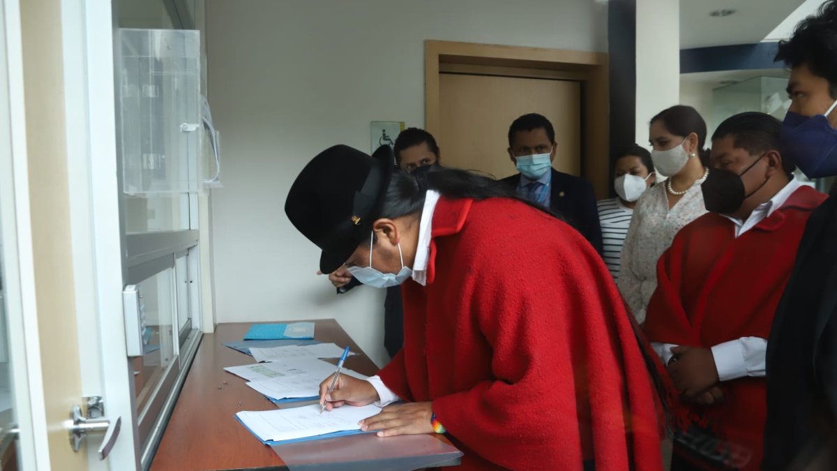 Leonidas Iza firmó como uno de los denunciantes de la inconstitucionalidad de la reforma tributaria presentada por el Gobierno.