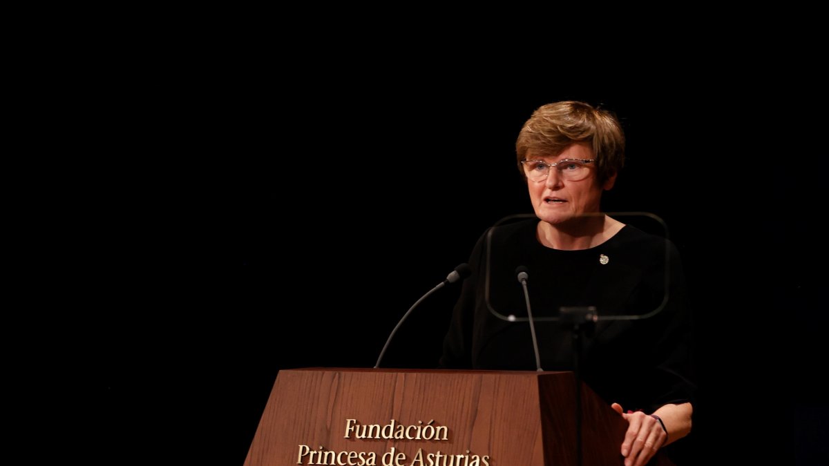 Katalin Karikó, en nombre de todos los galardonados con el Premio Princesa de Asturias de Investigación Científica y Técnica, pronuncia un discurso durante la ceremonia de entrega de los Premios Princesa de Asturias, celebrada el 22 de octubre en el Teatro Campoamor de Oviedo.