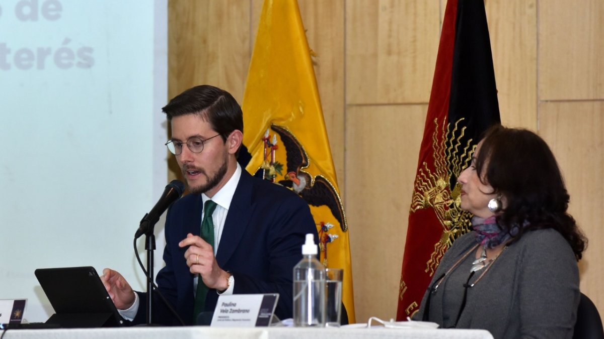 Guillermo Avellán, gerente del BCE, y María Vela, presidenta de la Junta de Política y Regulación Financiera, en la presentación de la nueva metodología de las tasas de interés.