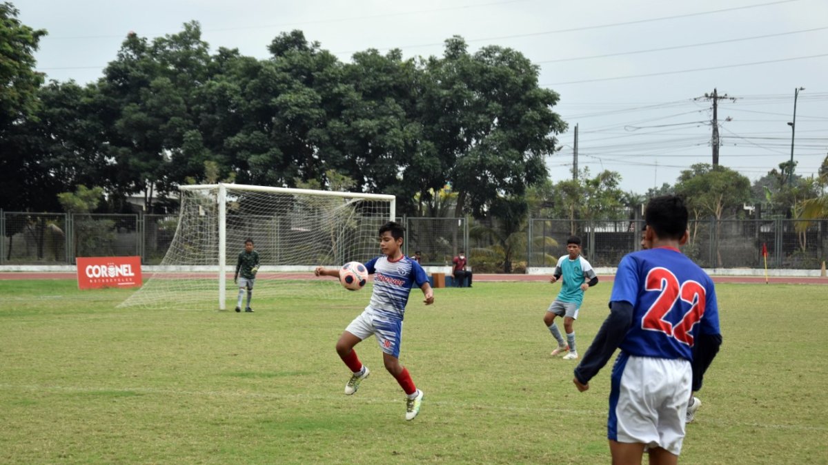 El ‘pelado’, de 14 años, es la ‘sota’ de Tronver en el torneo infanto-juvenil.