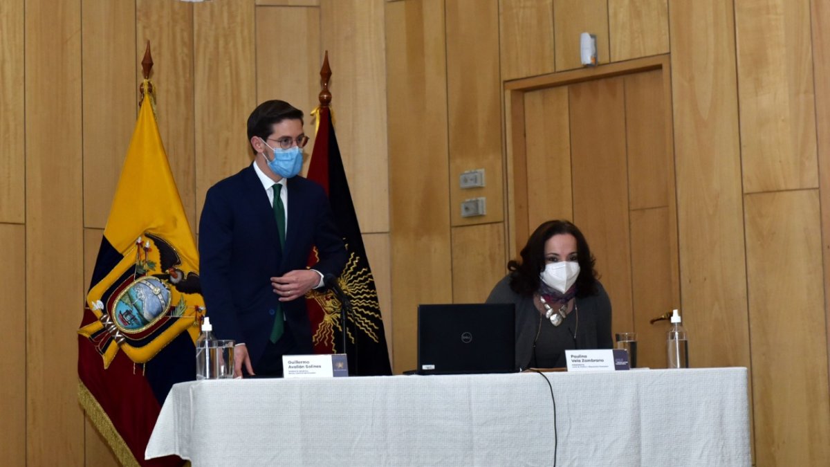 Guillermo Avellán, gerente del BCE, y María Vela, presidenta de la Junta de Política y Regulación Financiera, en la presentación de la nueva metodología de las tasas de interés.