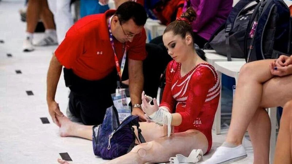 El médico Larry Nassar trabajó por más de una década con cientos de deportistas y exatletas.