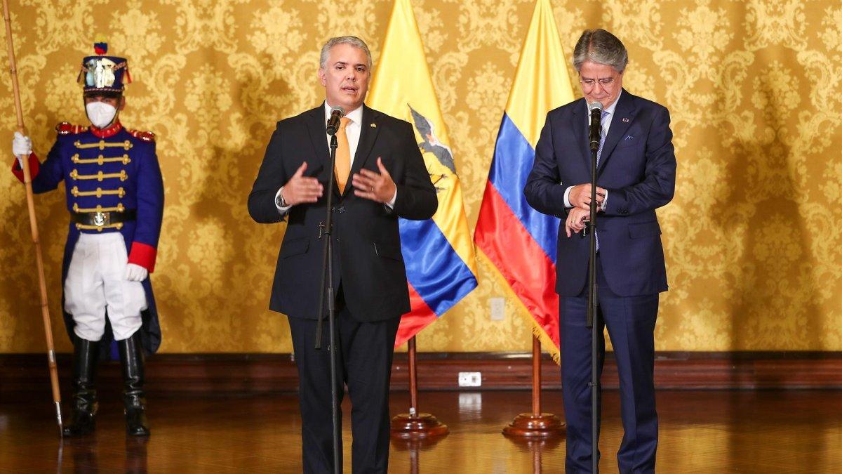 Imagen de archivo del presidente de Colombia, Iván Duque (i) con su homólogo ecuatoriano, Guillermo Lasso.