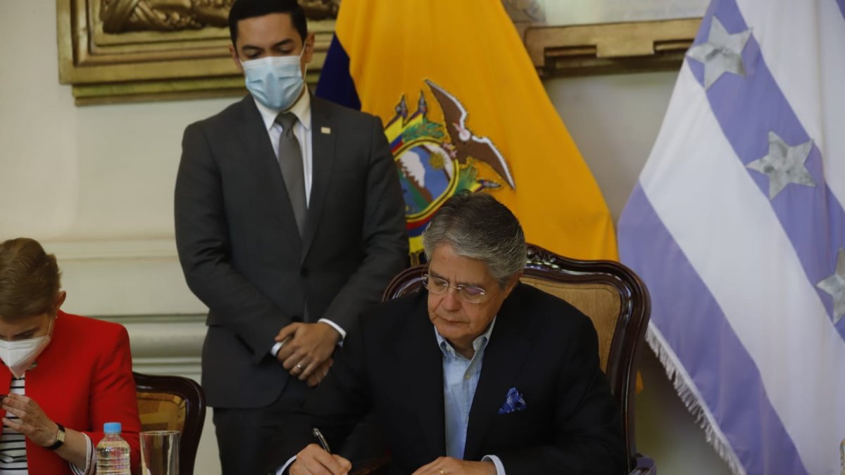 El presidente Guillermo Lasso firma el decreto que crea la Comisión de Diálogo y Pacificación