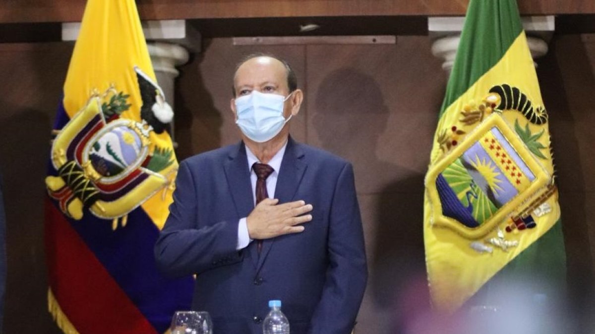 Francisco Vera presentó su renuncia luego de los altercados por el socavón en el cantón Zaruma.