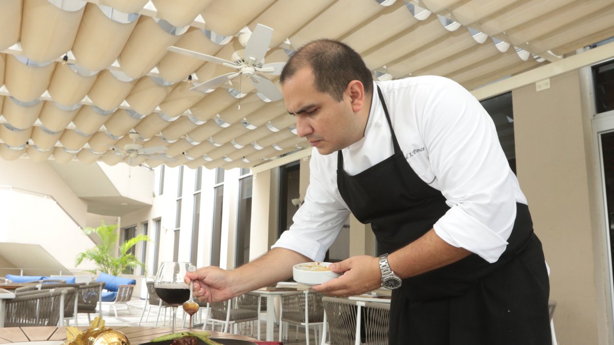 Miguel desarrolló su carrera gastronómica en el exterior, principalmente en Argentina.