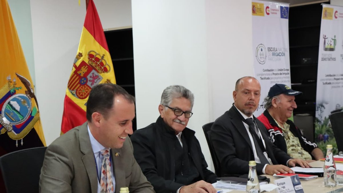 Autoridades presentan el programa Observatorio Nacional de Riego.