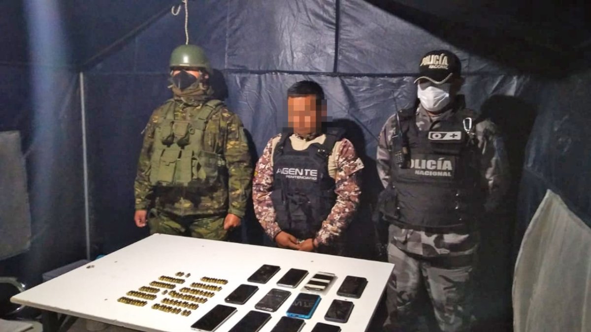 Sospecha. El agente penitenciario se movilizaba en un vehículo en el que se encontraron celulares y pertrechos.