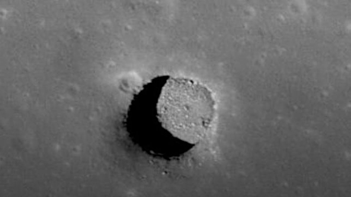  Investigadores de CU Boulder se han propuesto explorar cómo podría ser el entorno dentro de las cuevas lunares, muchas de las cuales son demasiado oscuras para verlas con claridad desde la órbita. 