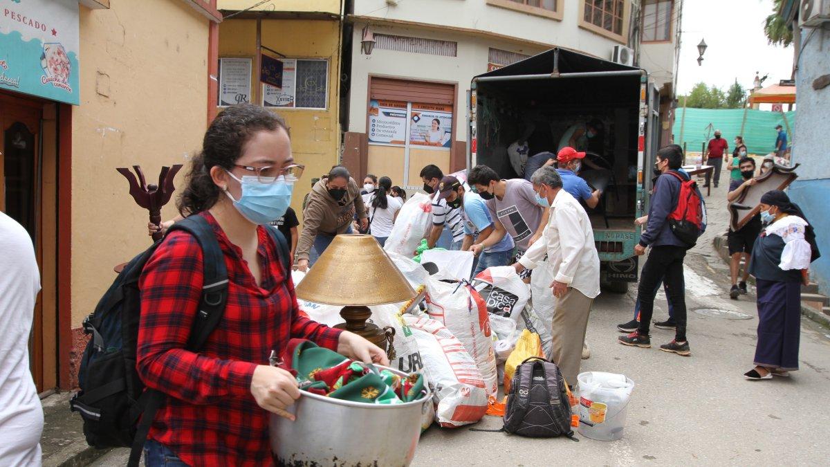 Angustia. Zarumeños se dan cita en la zona 0 con la esperanza de retirar todas sus pertenencias.