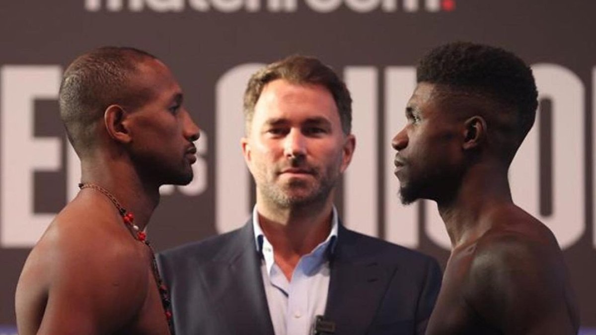 El pugilista ecuatoriano (d) cedió el cinturón mundial a Lerrone Richards.