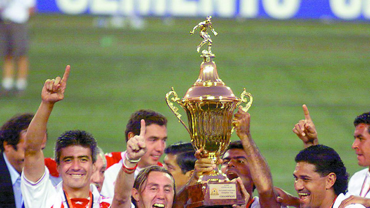 Alex Aguinaga es el máximo exponente de los futbolistas ecuatorianos en México.