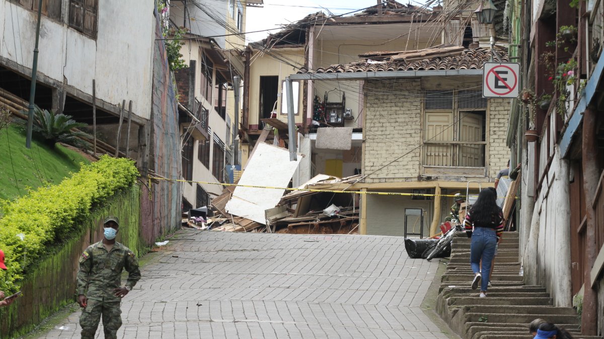 Perdida. El socavón ha causado el colapso de tres viviendas patrimoniales