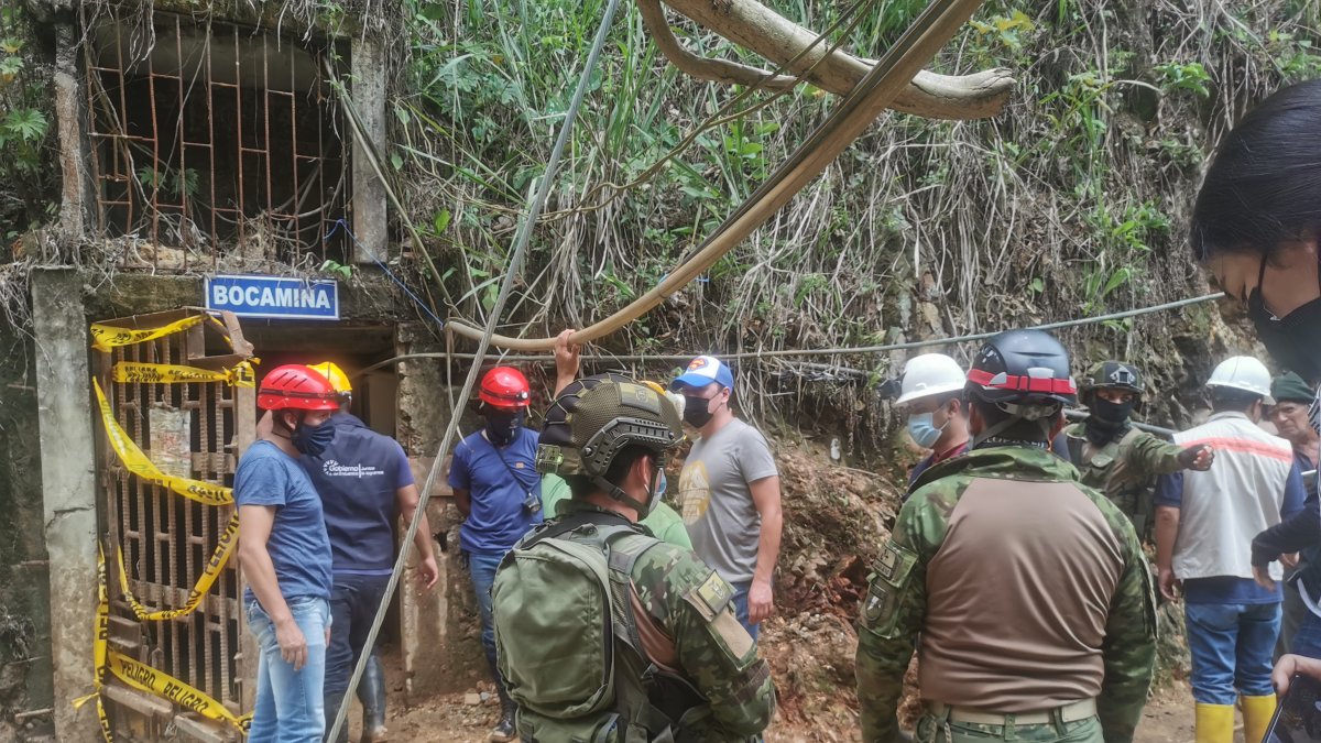Bocamina. La entrada a una mina que había sido cerrada, pero se reabrió para laborar de forma ilegal. Otros caminos fueron abiertos por los sableros.