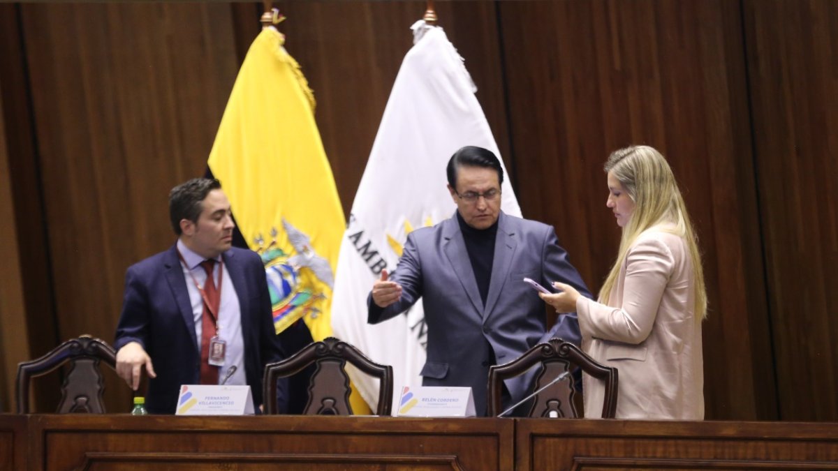 Comisión. Fernando Villavicencio, presidente de la mesa de Fiscalización, convocó a la sesión