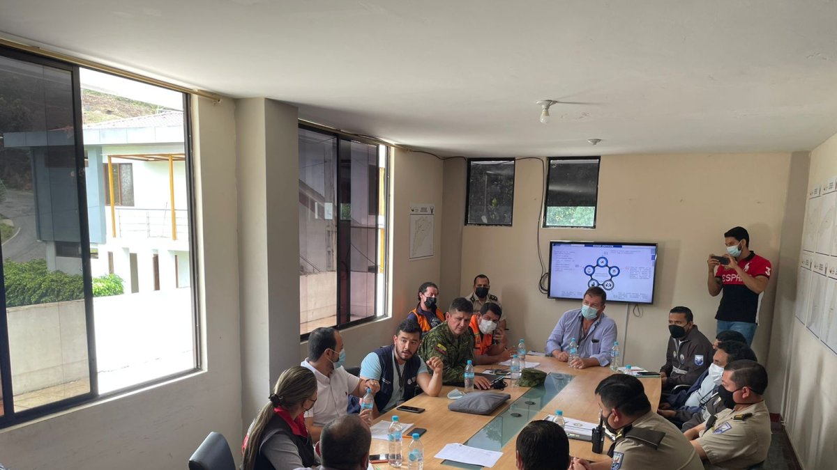 Autoridades. La emergencia en Zaruma se trata con varias entidades.