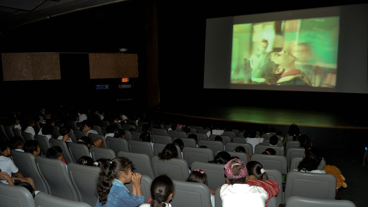Referencial. La medida del COE incluye a los teatros y cines de la ciudad. 