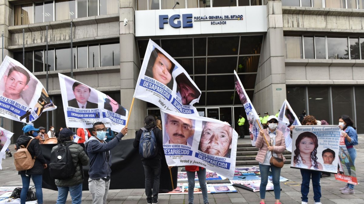 Plantón. Familiares acudieron a la Fiscalía para exigir más acciones.