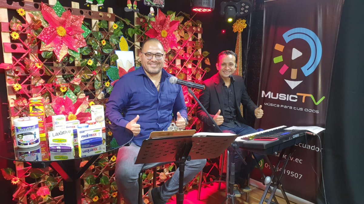 Adolfo transmite el espacio cada jueves por el canal Music TV Ecuador.