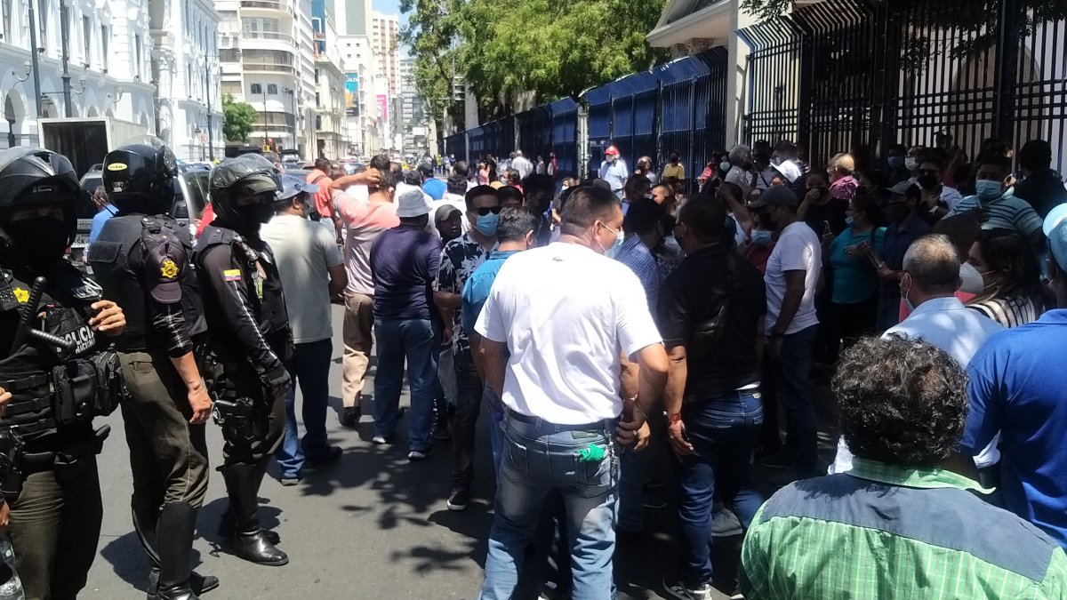 Decenas de transportistas llegaron al Municipio en busca de una reunión con las autoridades.