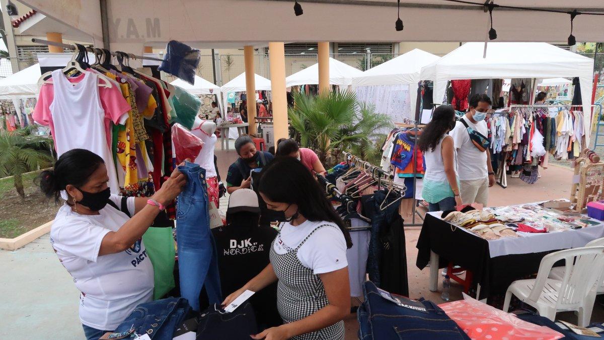 Comunidad. Emprendedores de nueve manzanas de la Martha de Roldós se unieron en la feria La Martha Emprende.