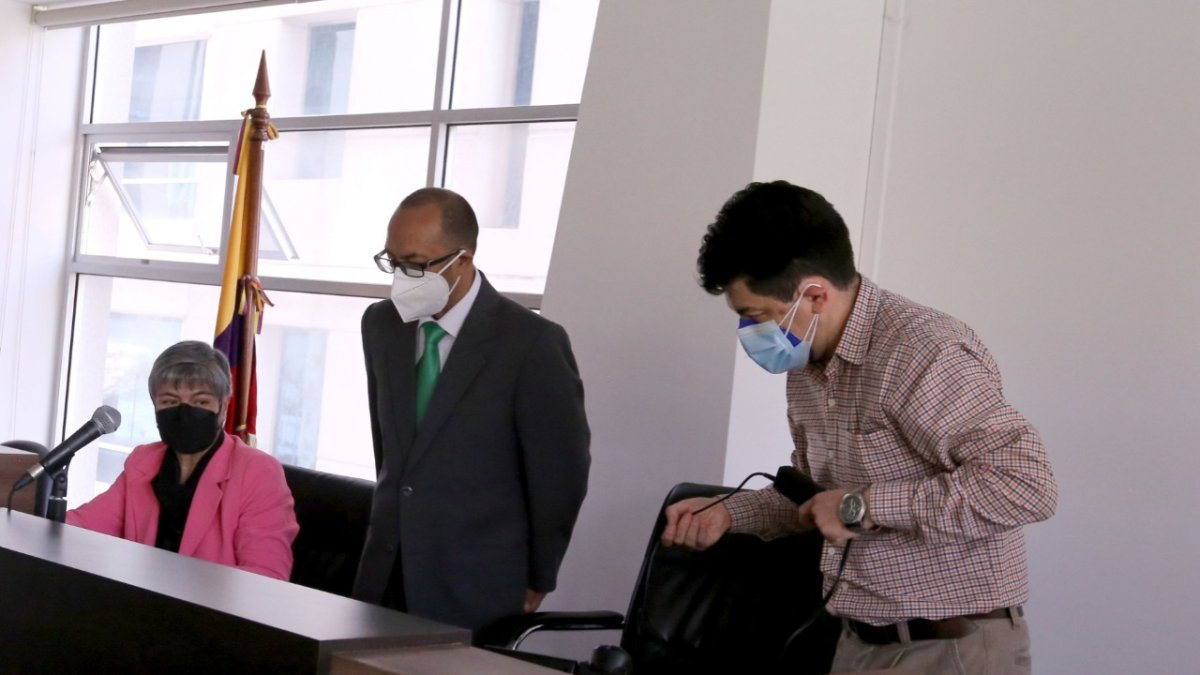 Diligencia. A las 16:30 los jueces anunciaron la resolución en el caso de las pruebas PCR.