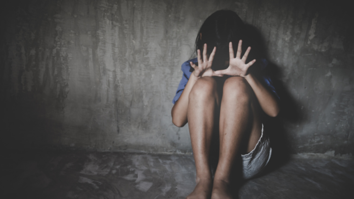 En el caso hay una persona en investigación que ha sido trasladada a labores fuera de la institución educativa