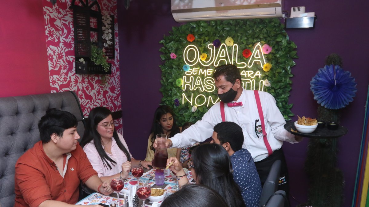 Oferta. Los propietarios de los negocios aseguran que sus menús se acoplaron al nuevo mercado.