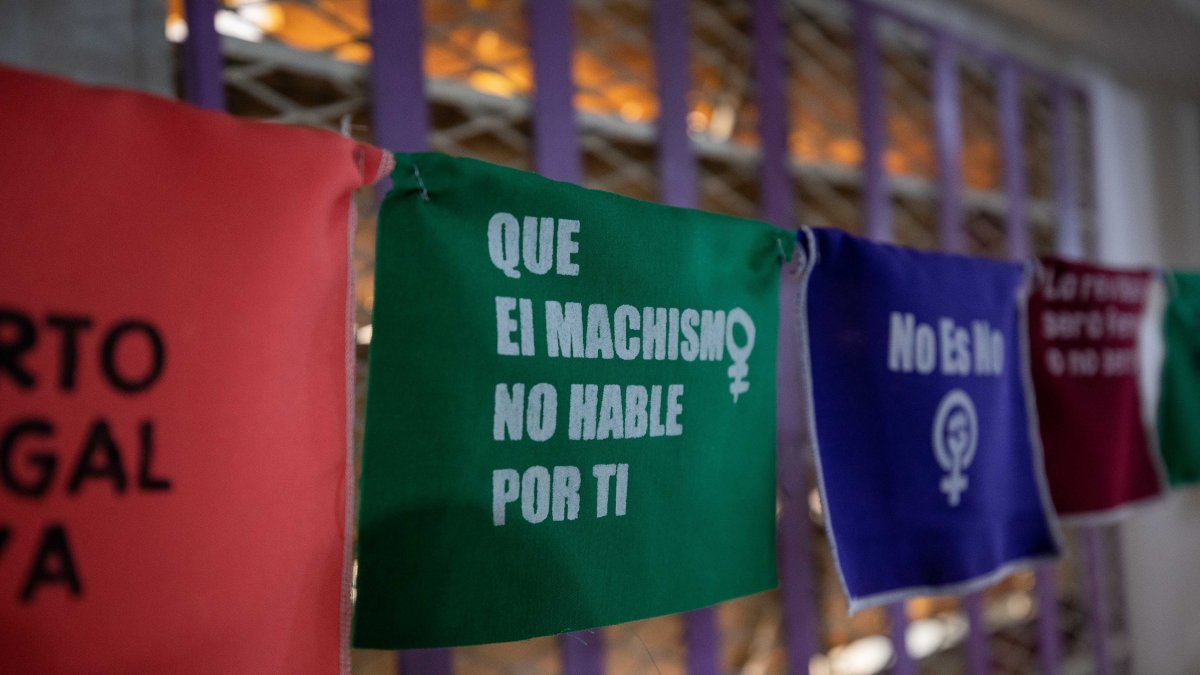  Vista de un cartel con un mensaje que dice Que 