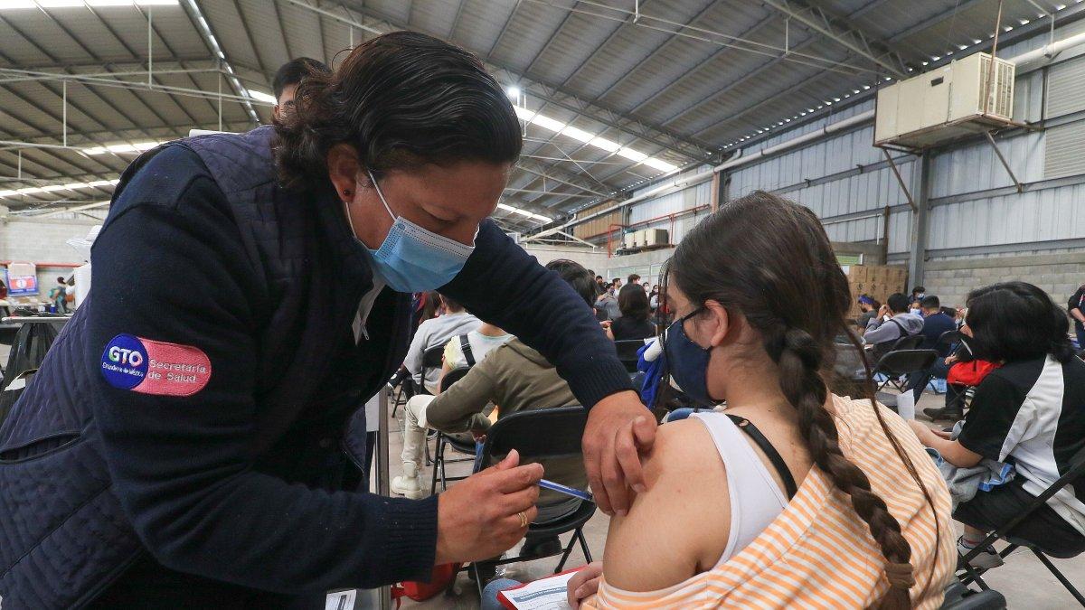 Hay preocupación por la expansión de la variante ómicron. Las autoridades de salud recomiendan que la gente debe vacunarse.Luis Ramírez / efe