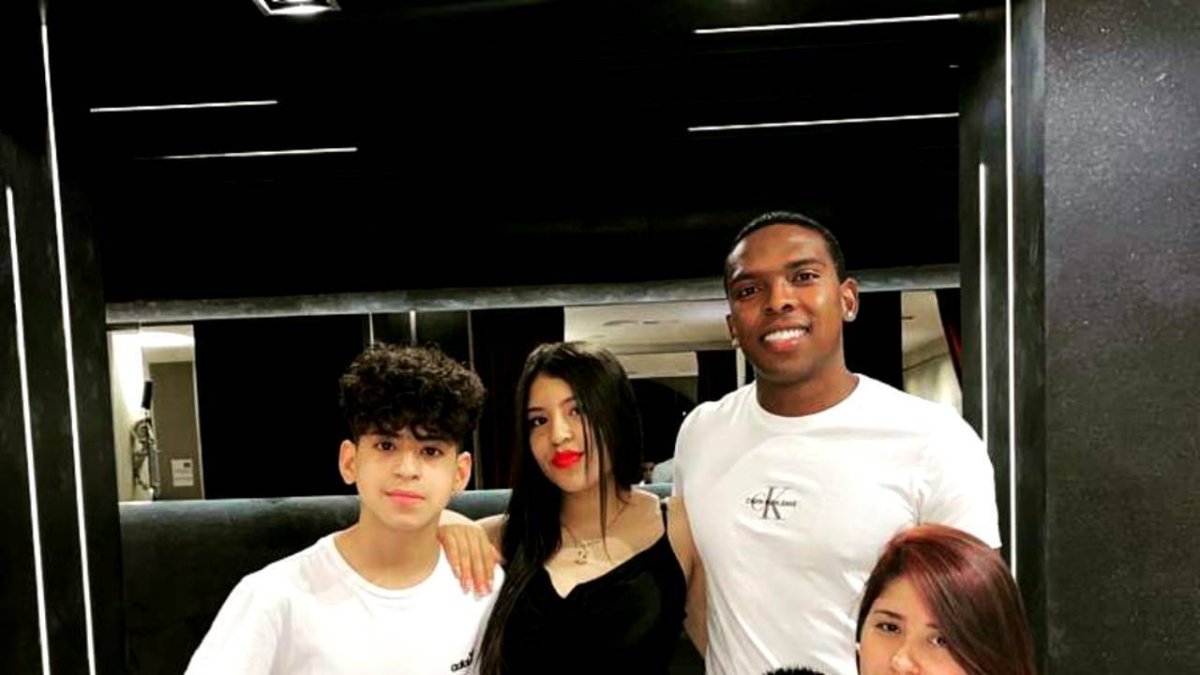 Gabriel Corozo viajó hacia España para reunirse con su familia y vivir las fiestas juntos.