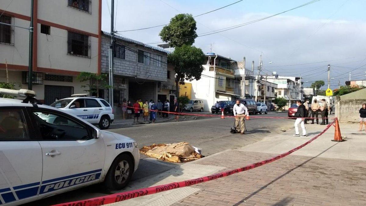 Hecho La víctima era cuidador de vehículos. Metió la pierna en una alcantarilla sin tapa.