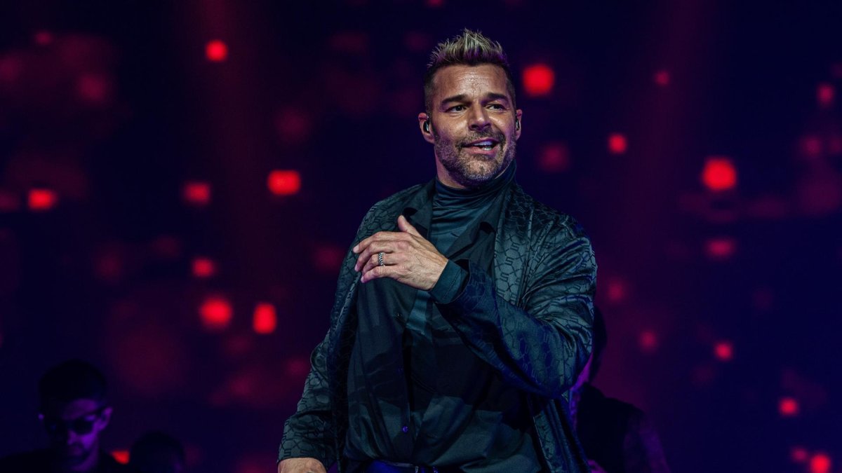 Fotografía de archivo fechada el 22 de octubre de 2021 que muestra al cantante puertorriqueño Ricky Martin mientras canta durante su concierto de la gira 