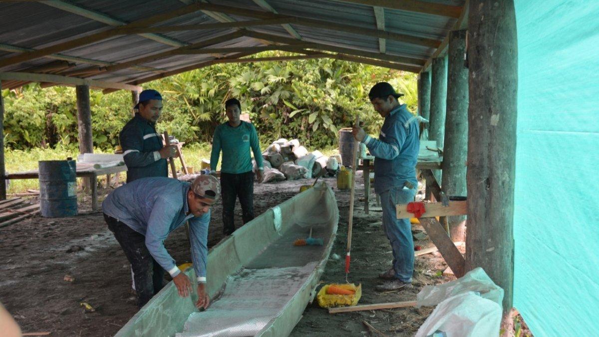Bolívar Lucitante mantiene su taller en Rocafuerte, donde está a cargo de construir las embarcaciones.