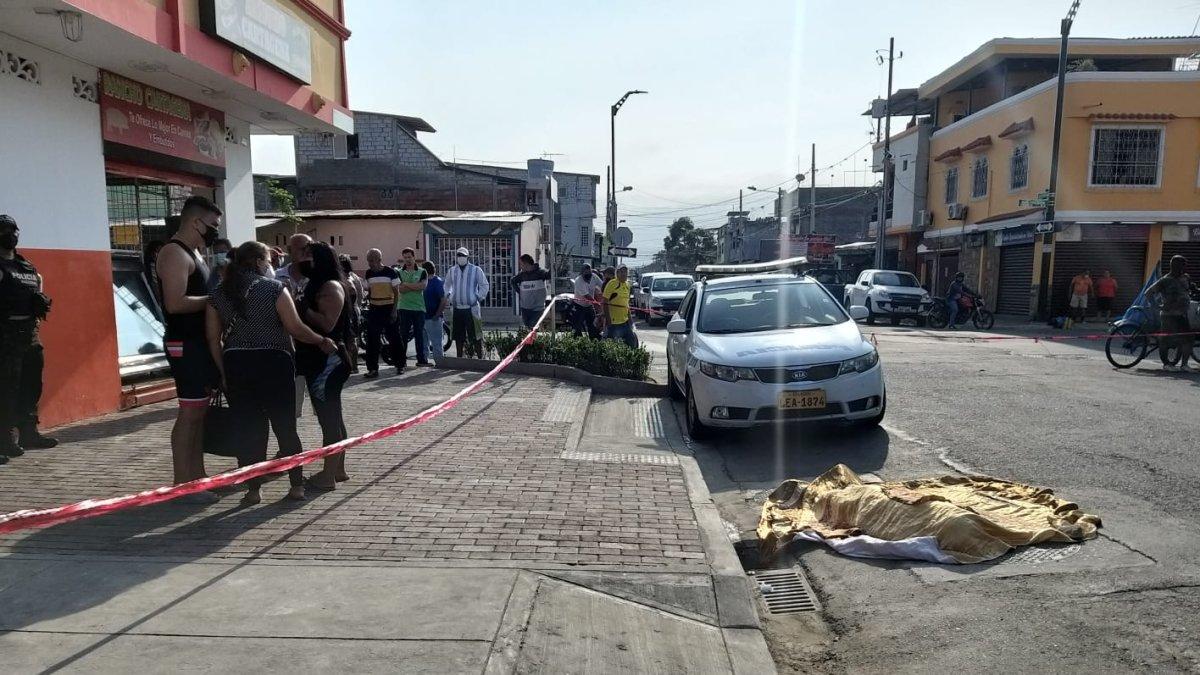 Hecho. El hombre murió tras caer en una alcantarilla.
