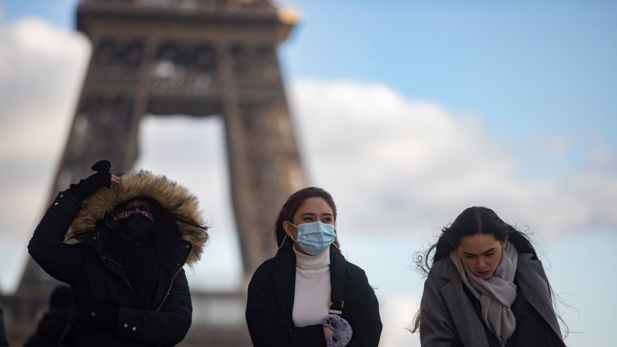 Francia sufre su quinta ola de covid con el temor de que se paralice el país