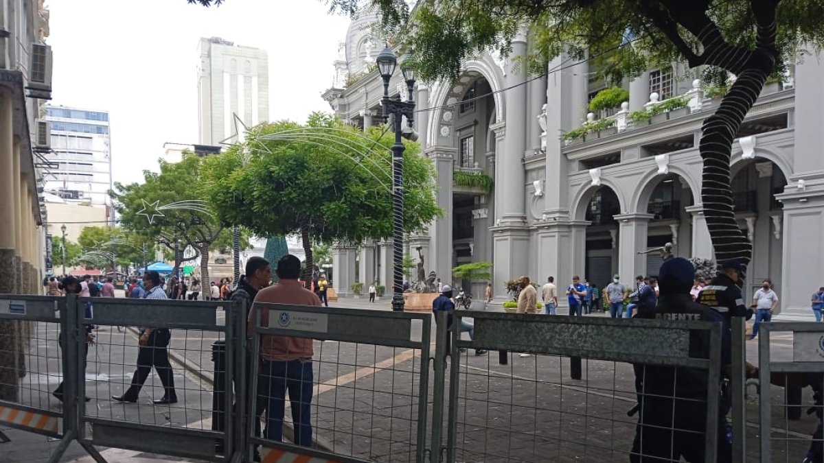 Así permanece ahora el Municipio de Guayaquil, tras la alerta de otro posible plantón.