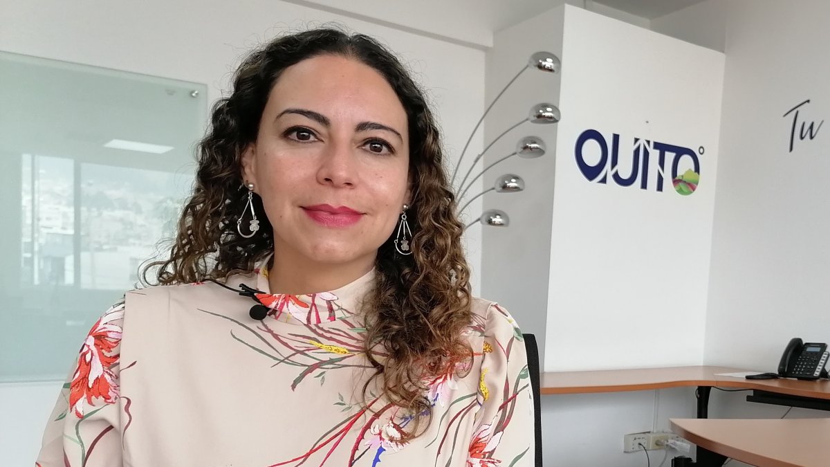 La gerente de Quito Turismo, Cristina Rivadeneira, habla durante una entrevista con Efe el 20 de diciembre de 2021 en Quito