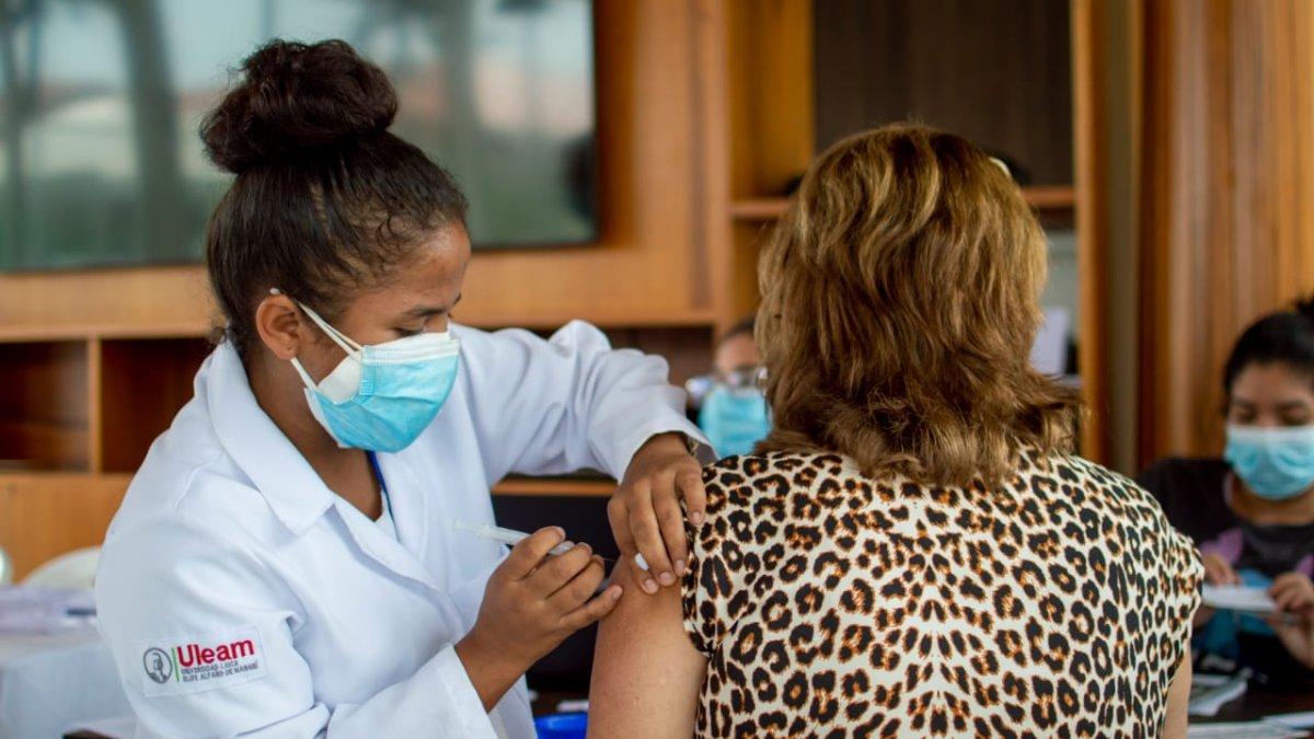 El Municipio exhorta a que los ciudadanos continúen vacunándose.