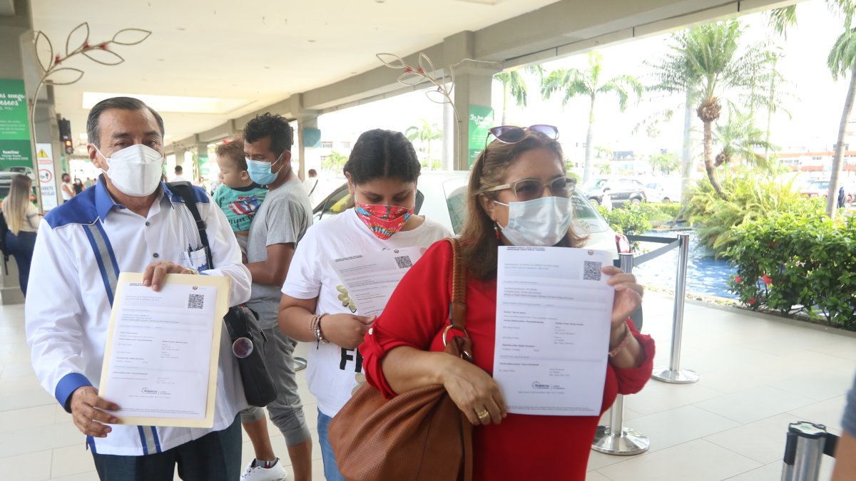 Medidas. En centros comerciales el carné de vacunación es obligatorio