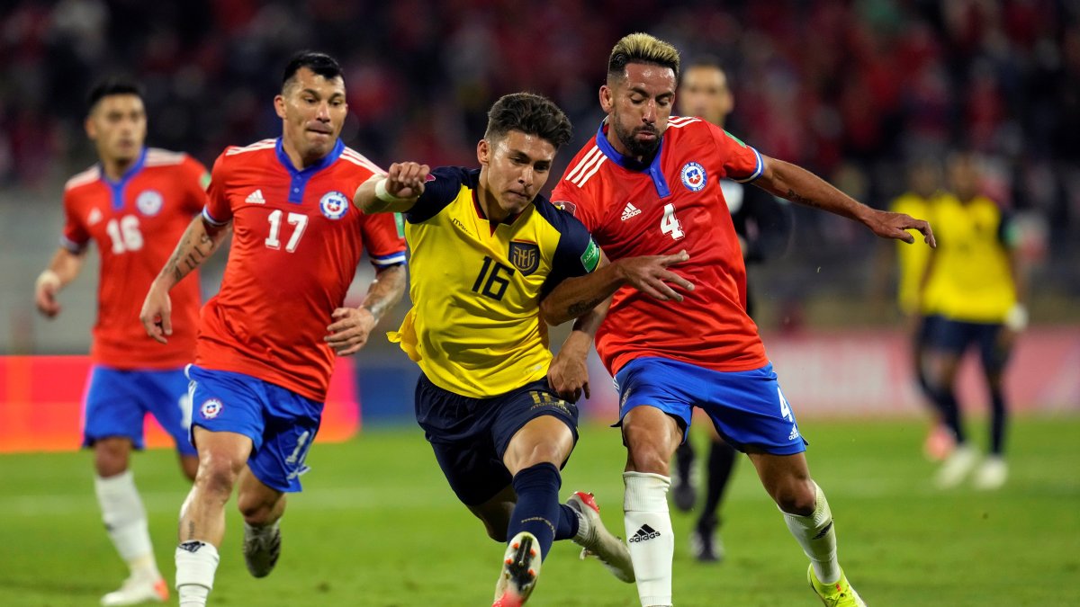 Jeremy Sarmiento (c) es una de las jóvenes promesas de la selección nacional.