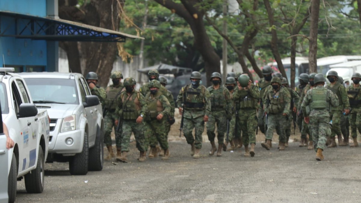 Militares y policías ingresaron al centro ante los posibles disturbios.