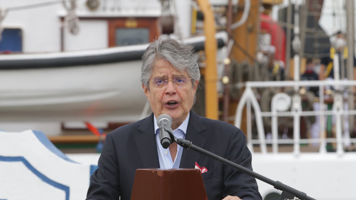 Invitación. El presidente Lasso asistió a la despedida del Buque Escuela Guayas.