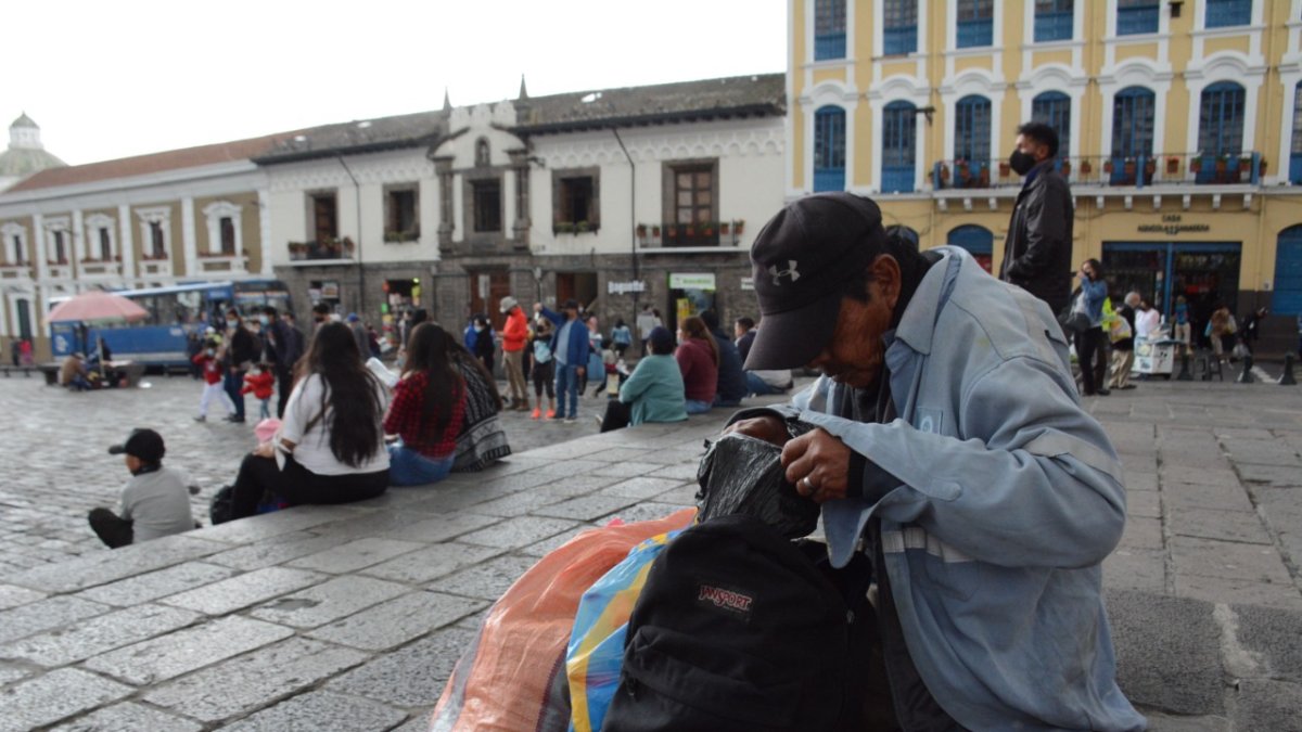 Situación. La pandemia empujó a varias personas a pedir en la calle.