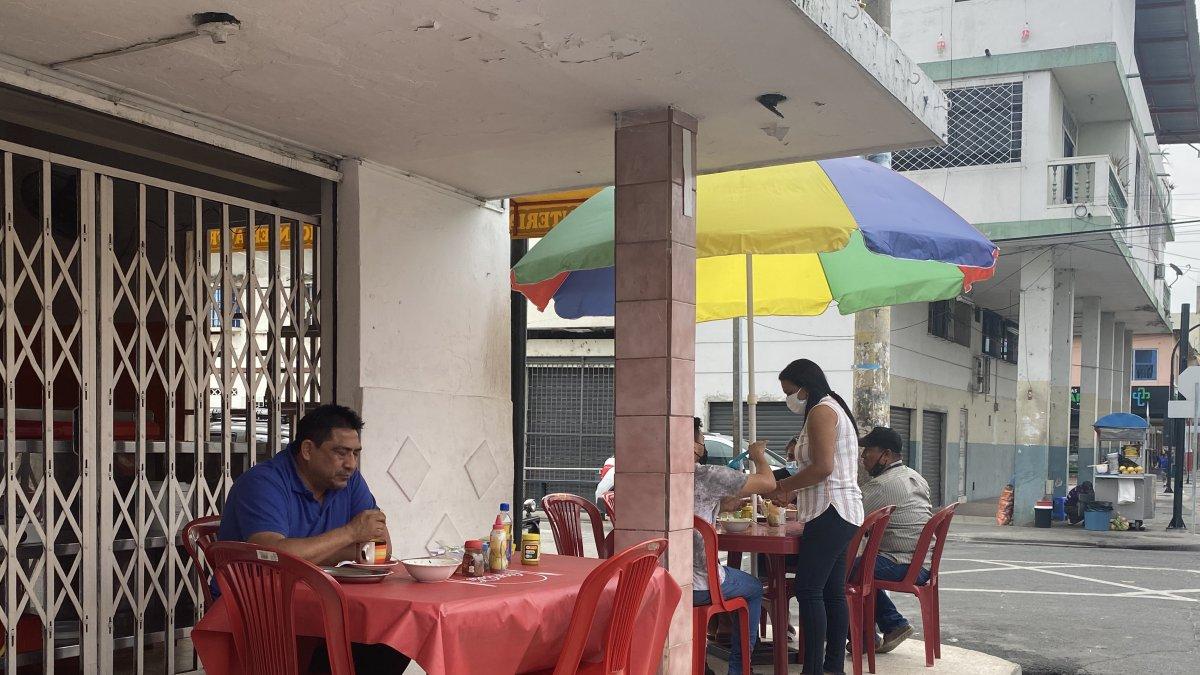 Los clientes buscan las famosas huecas para dejar atrás el chuchaqui generado por las festividades.