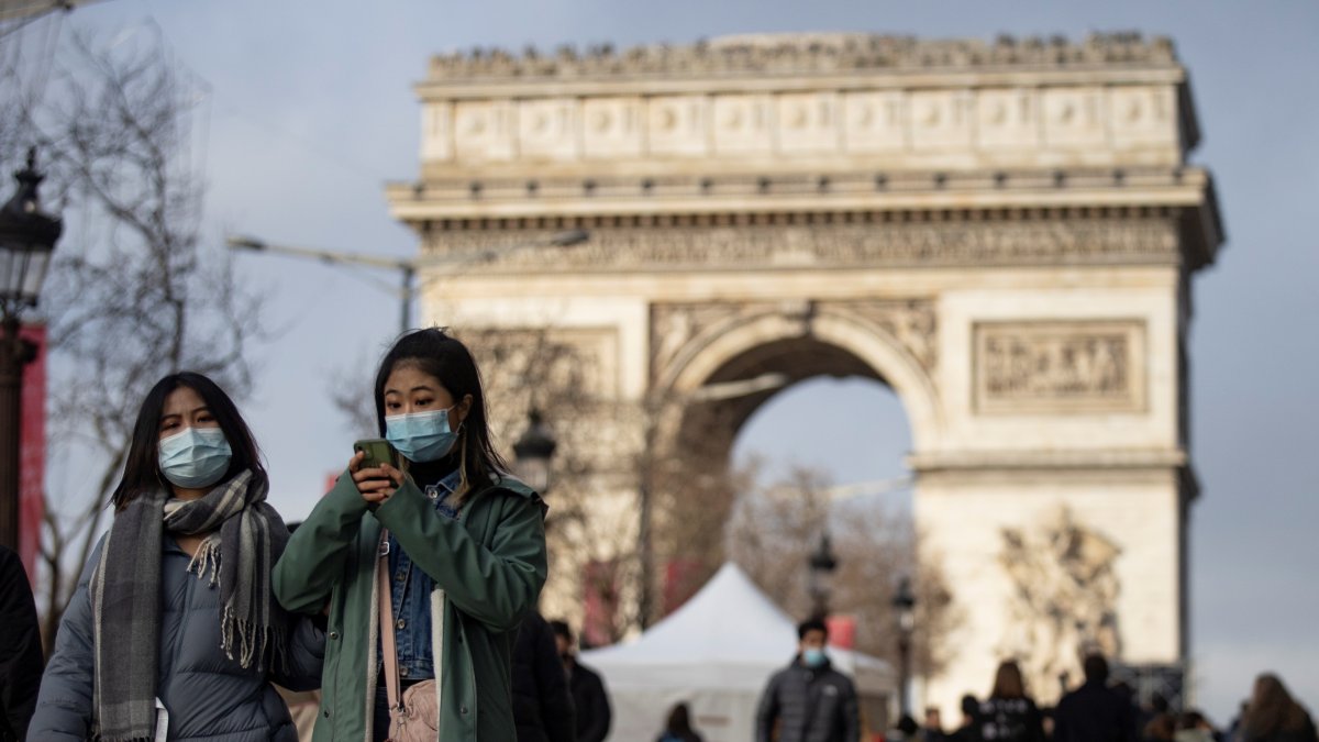 París es uno de los epicentros de la quinta ola de COVID-19 en Francia