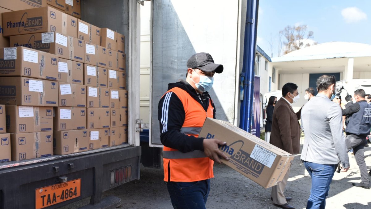 La mañana de este jueves se inició la distribución en los 135 hospitales públicos del país.