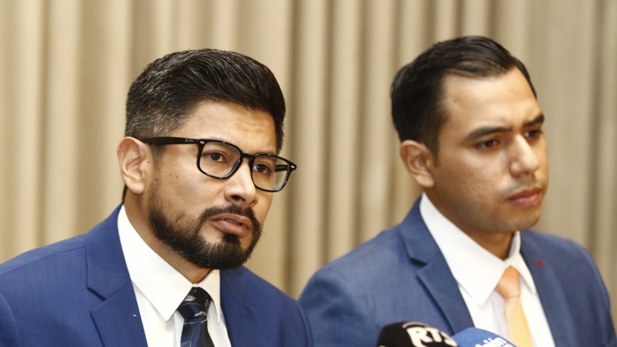 Juan Carlos Izquierdo, el fiscal investigado por la muerte de Naomi Arcentales en una rueda de prensa