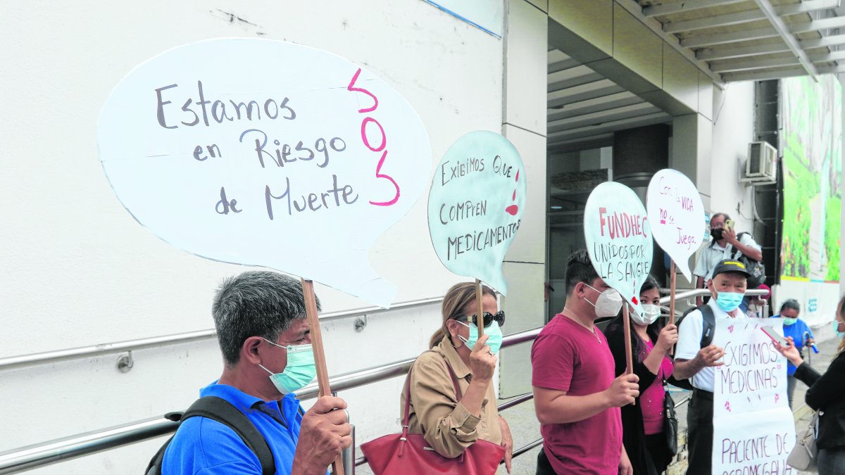 En varias ocasiones, pacientes exigieron medicamentos en casas de salud.